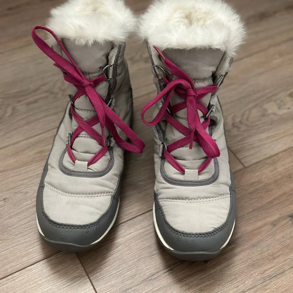 Sorel Whitney Short Lace Winter Boots in Gray and Magenta laces - Picture 5 of 8